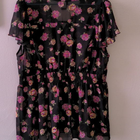 Torrid sheer floral top - Picture 2 of 4